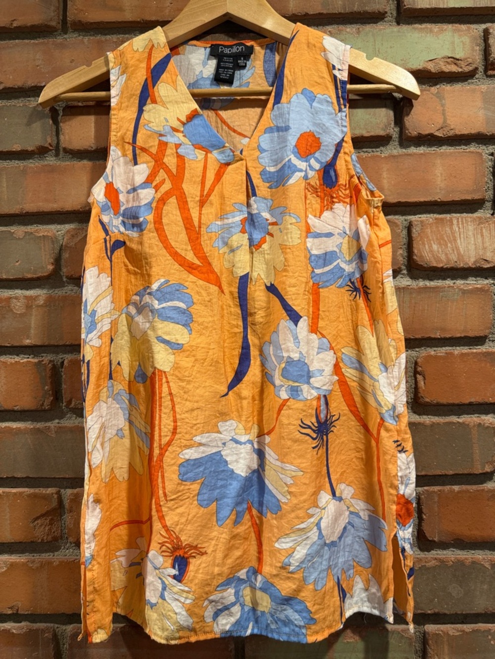 Papillon Blanc Orange Floral V-Neck Sleeveless Tank Top